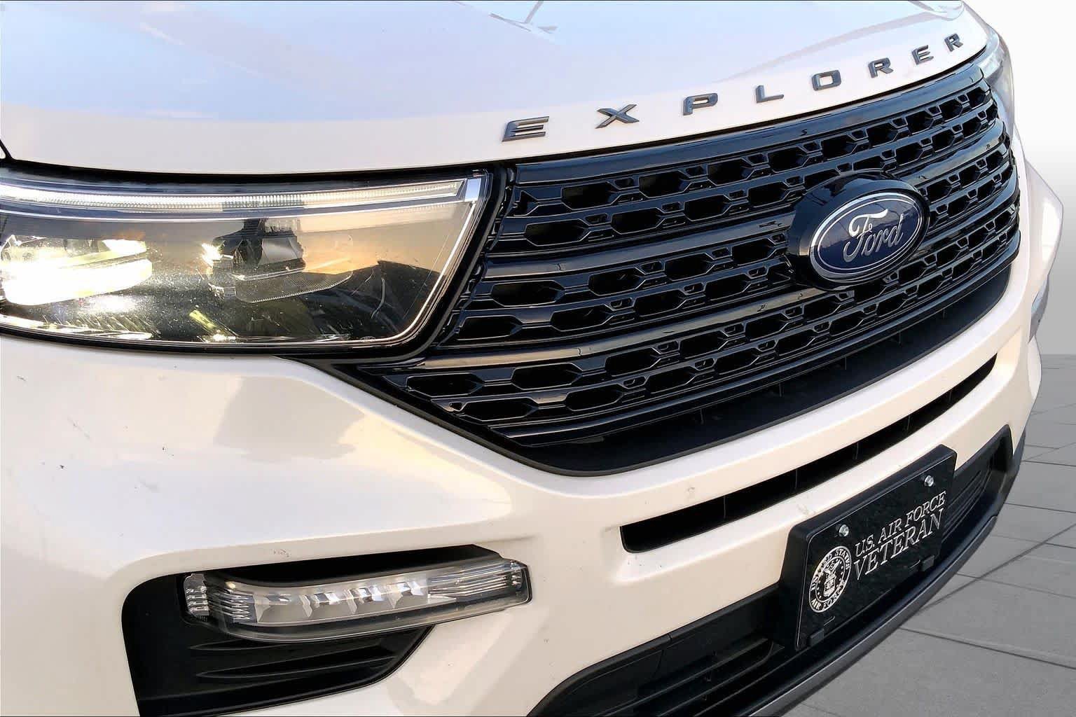 Used 2021 Ford Explorer XLT w/ Equipment Group 202A RWD image 28