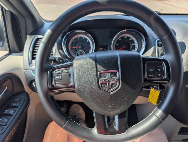 Used 2016 Dodge Grand Caravan SE FWD image 15