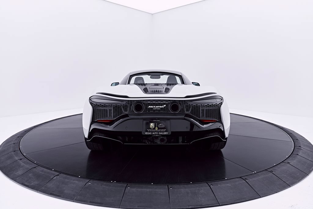 Used 2024 McLaren Artura RWD image 15