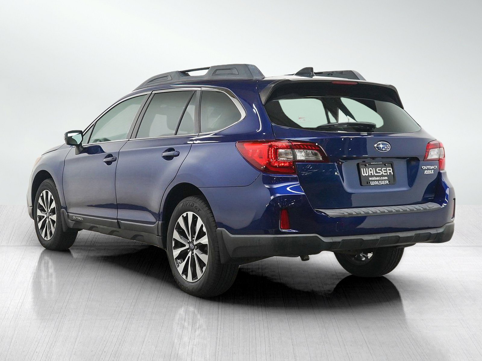 Used 2016 Subaru Outback 2.5i Limited AWD/4WD image 3
