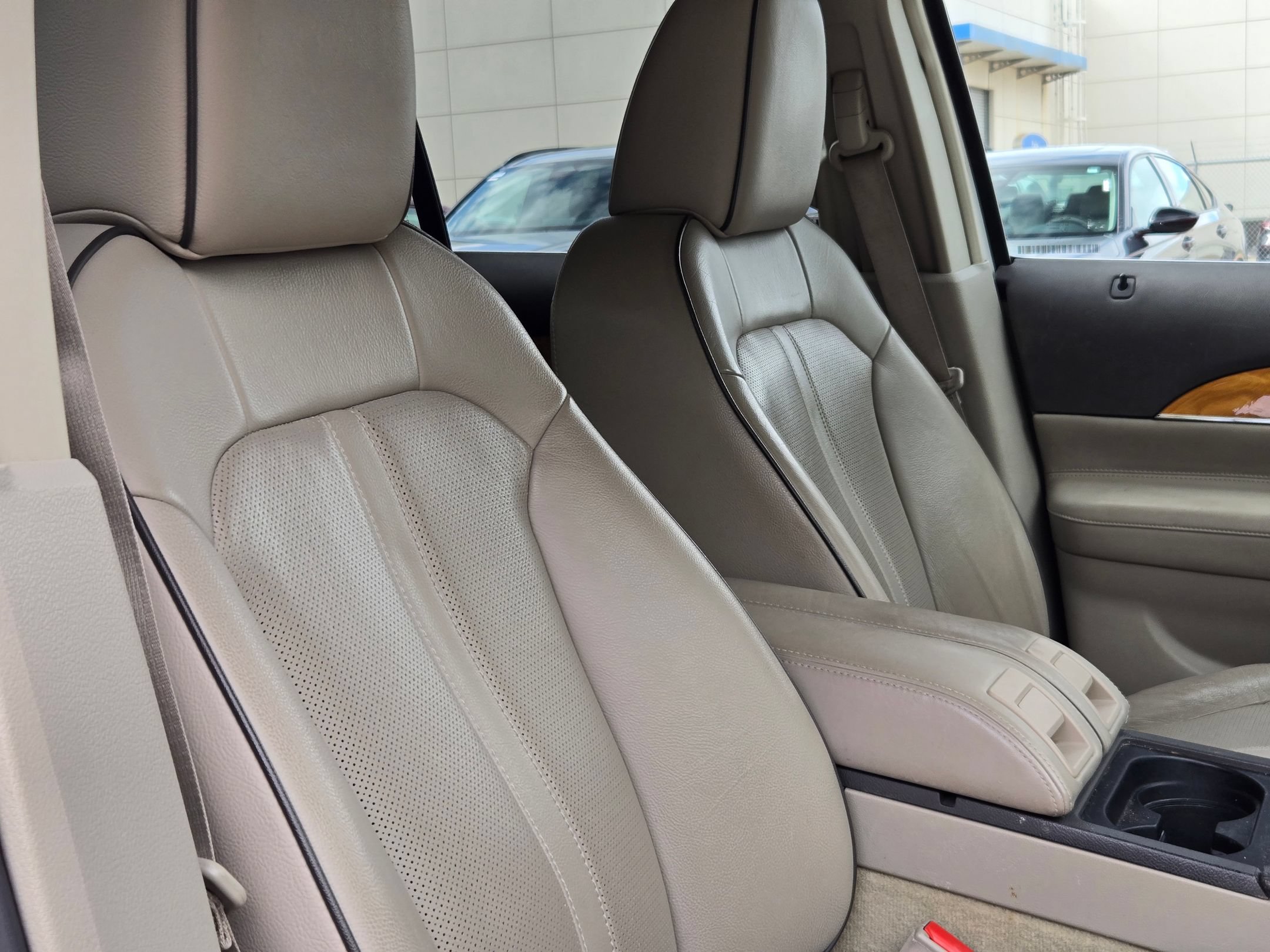 Used 2012 Lincoln MKX FWD image 30