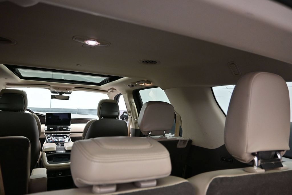 Used 2024 Lincoln Navigator Premiere AWD/4WD image 25