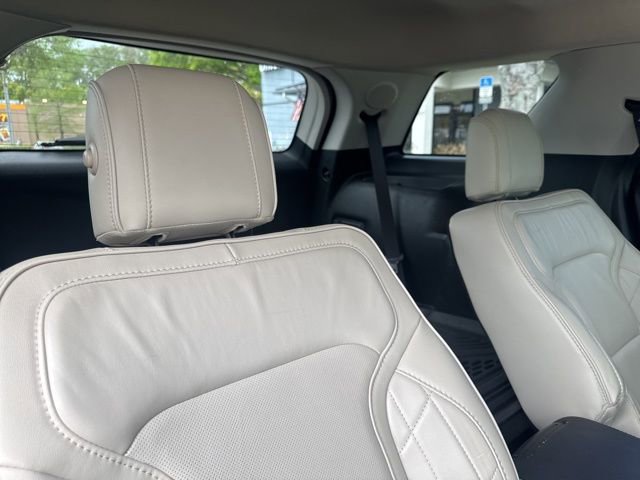 Used 2019 Ford Explorer Platinum image 14