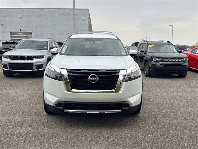 New 2025 Nissan Pathfinder SL image 9