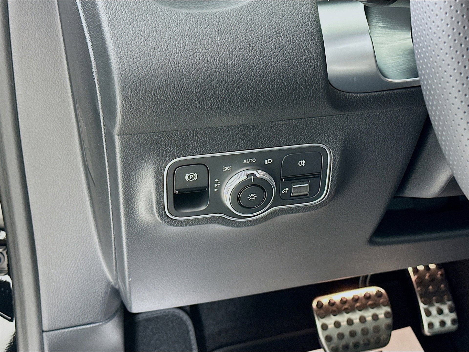 New 2026 Mercedes-Benz GLB 35 AMG 4MATIC image 11