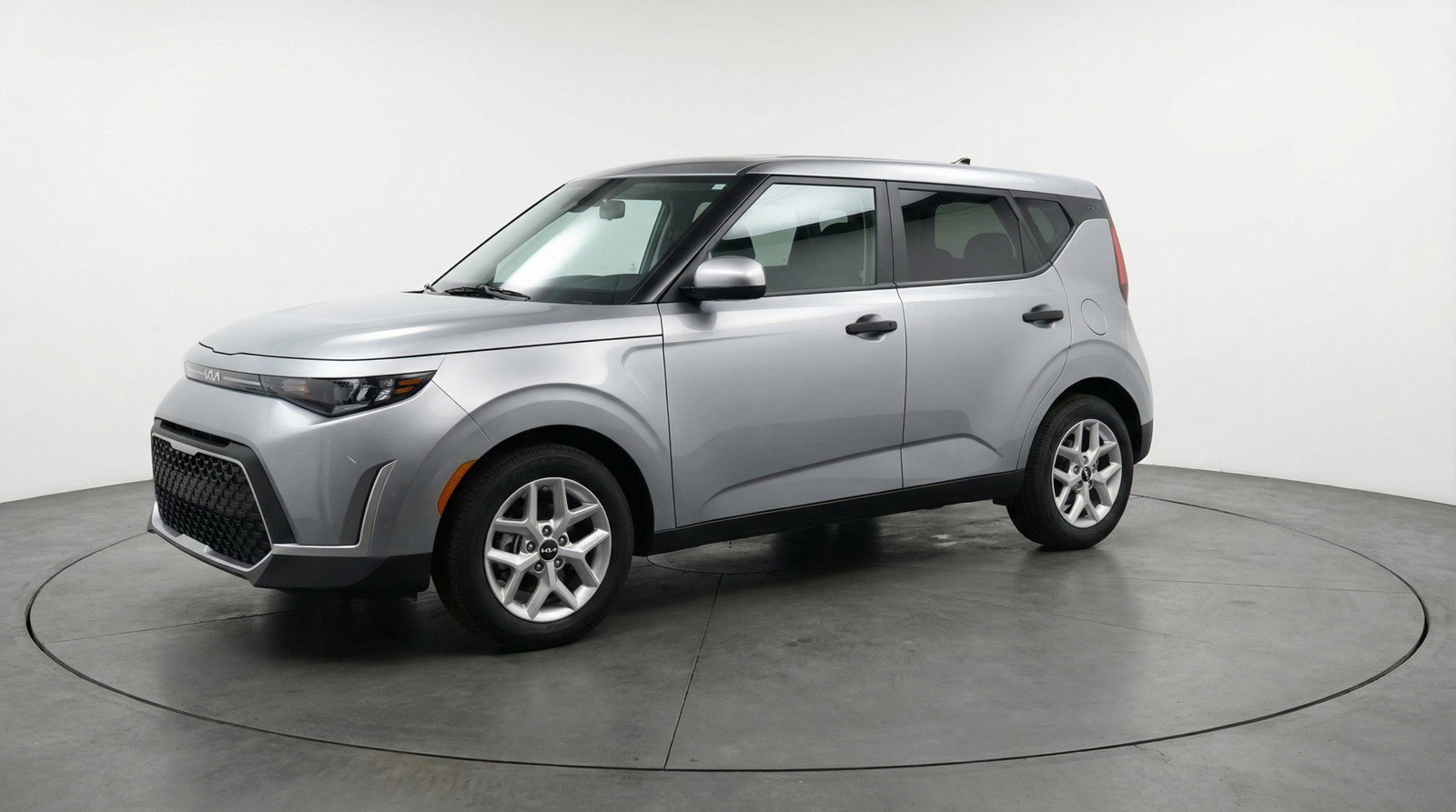 Used 2025 Kia Soul LX w/ LX Technology Package FWD image 3