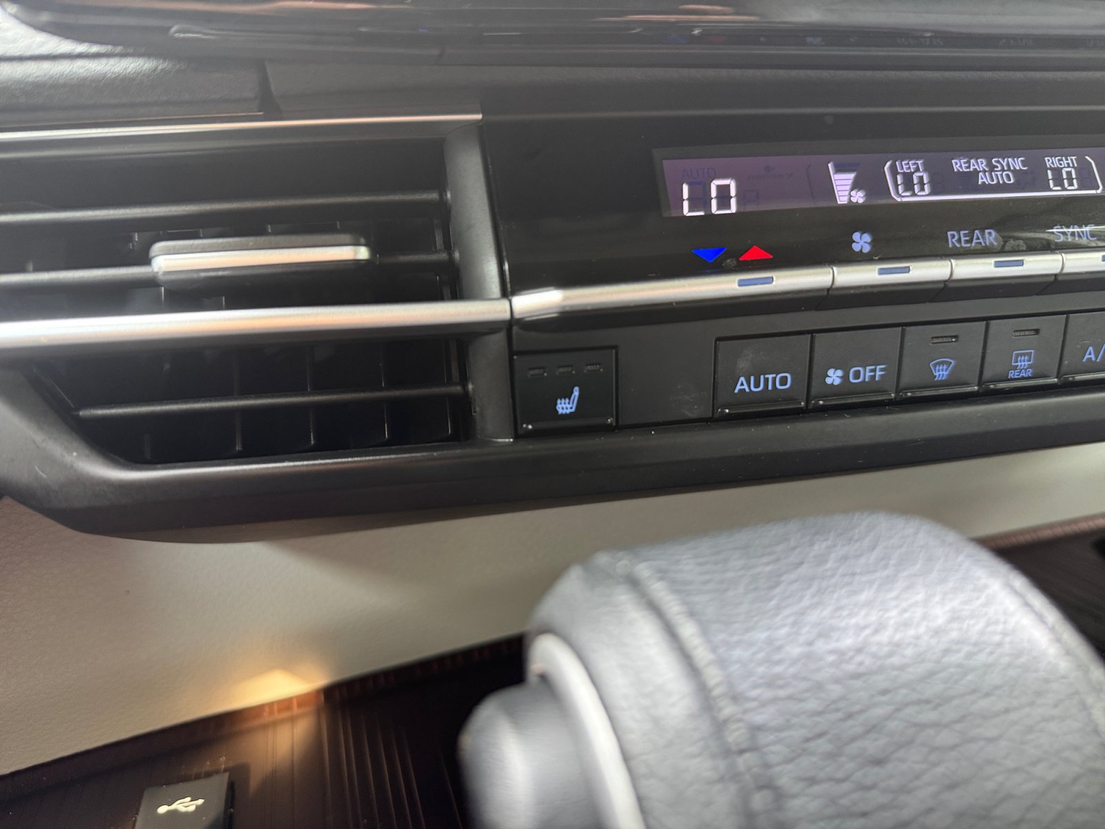Used 2021 Toyota Sienna XLE AWD/4WD image 22