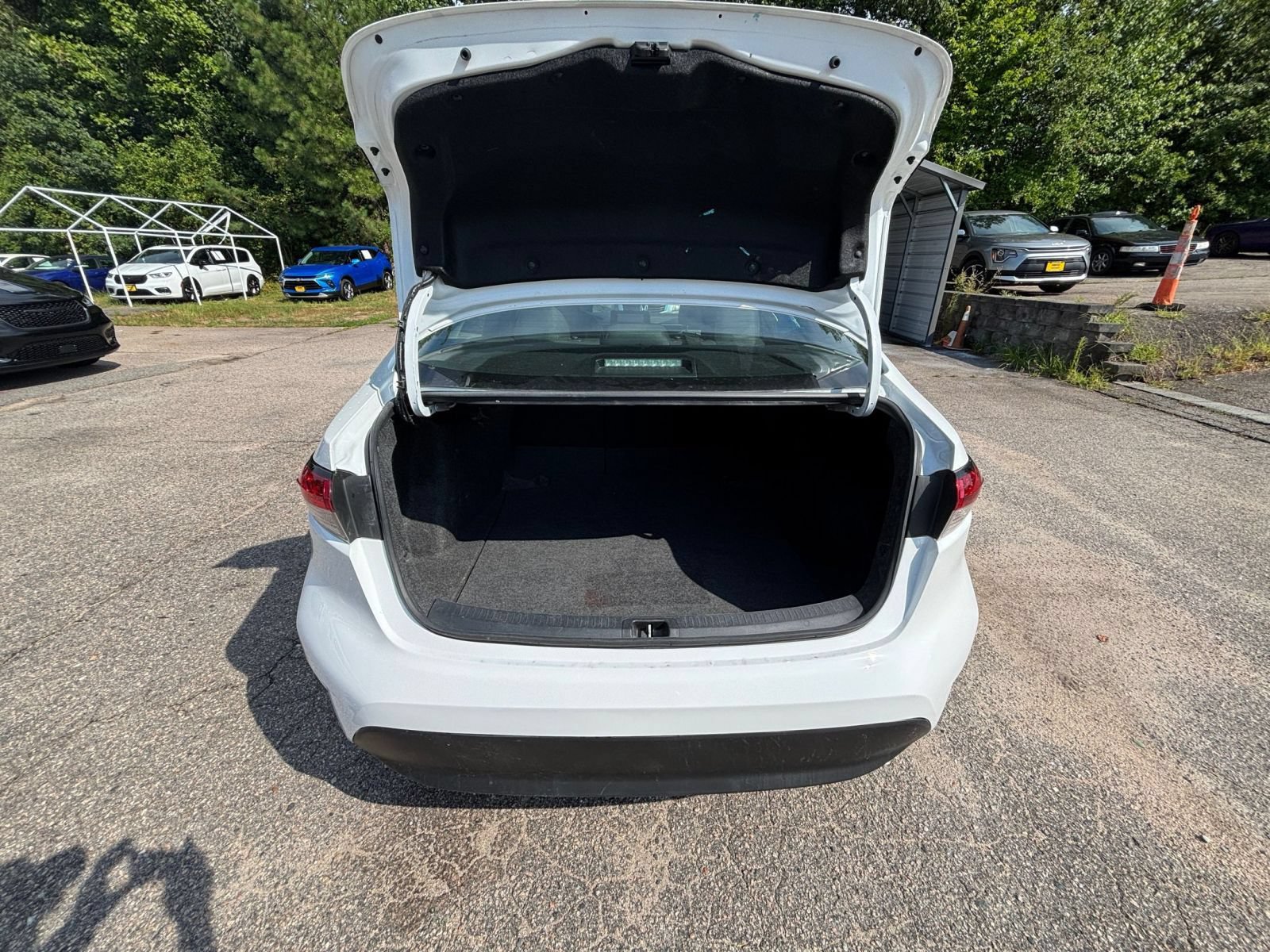 Used 2025 Toyota Corolla LE FWD image 28