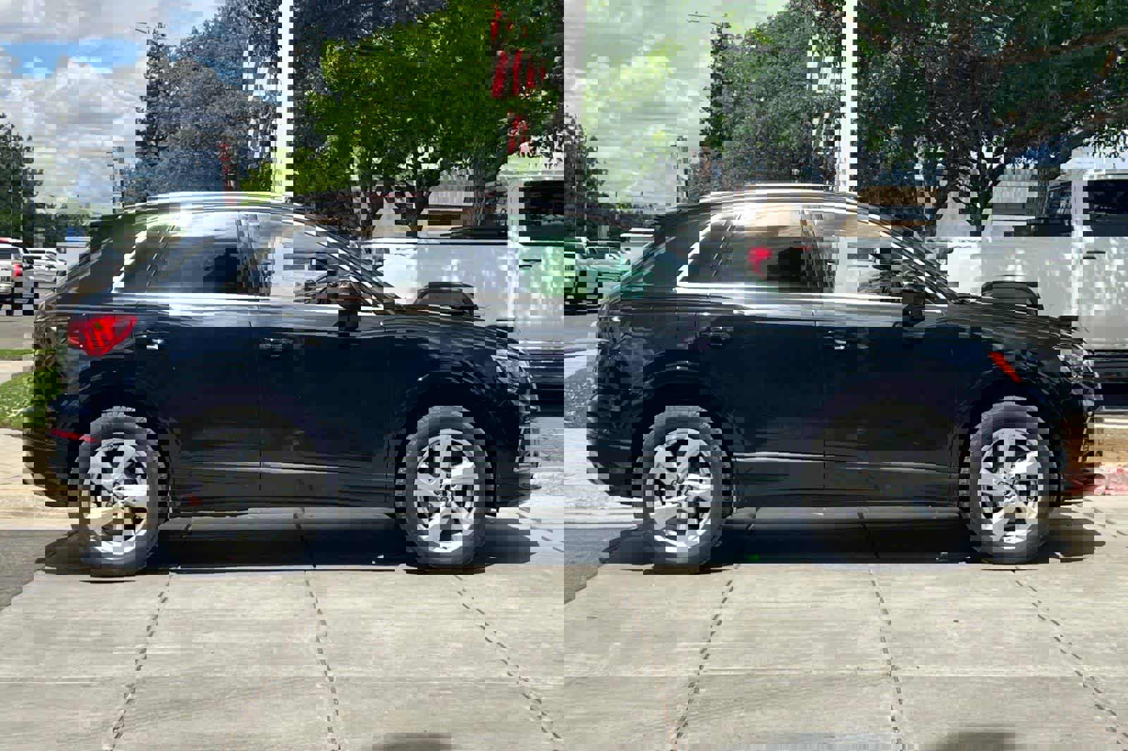 Used 2022 Audi Q3 2.0T Premium w/ Convenience Package image 9