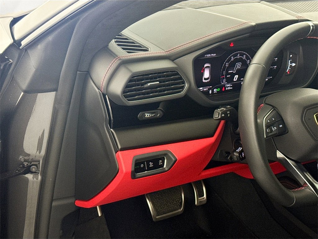 Used 2024 Lamborghini Urus S image 10
