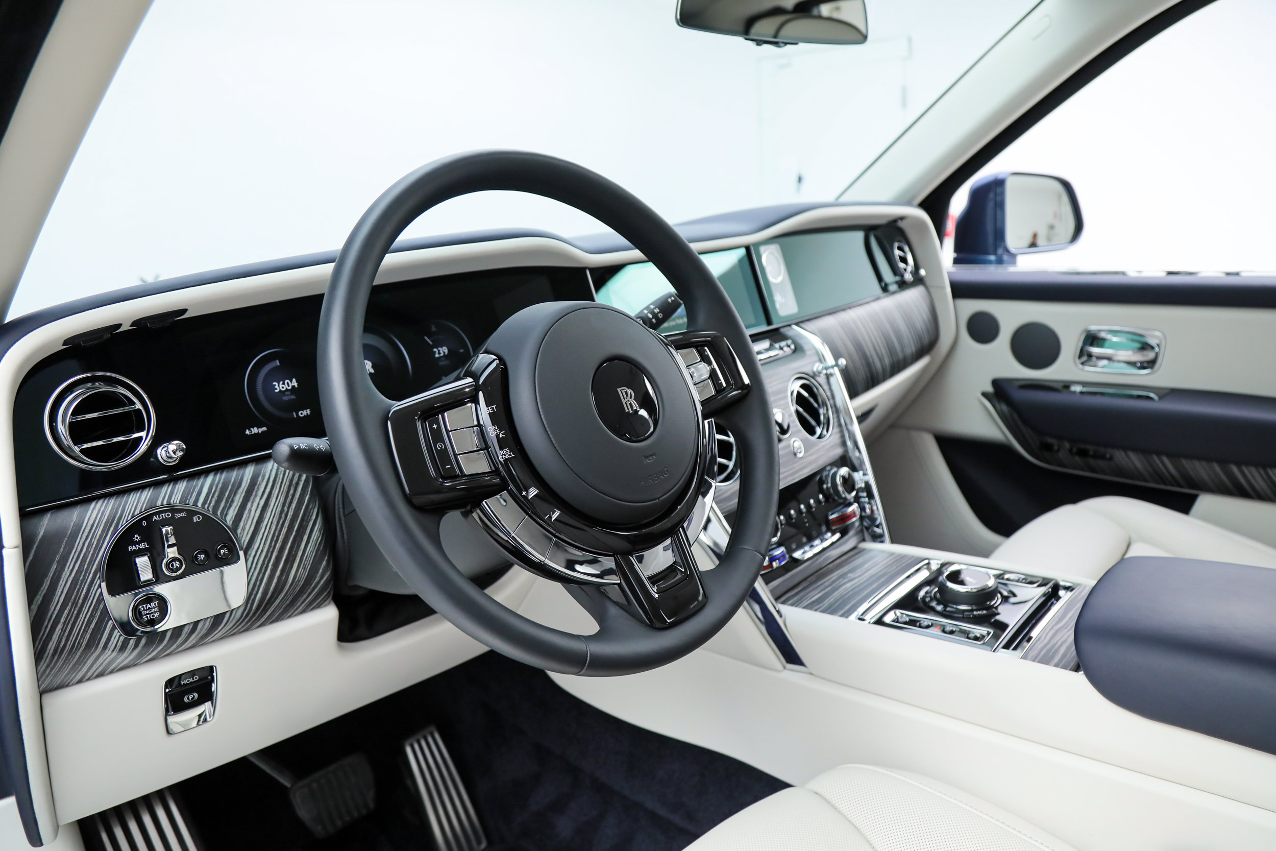 Used 2026 Rolls-Royce Cullinan AWD/4WD image 25