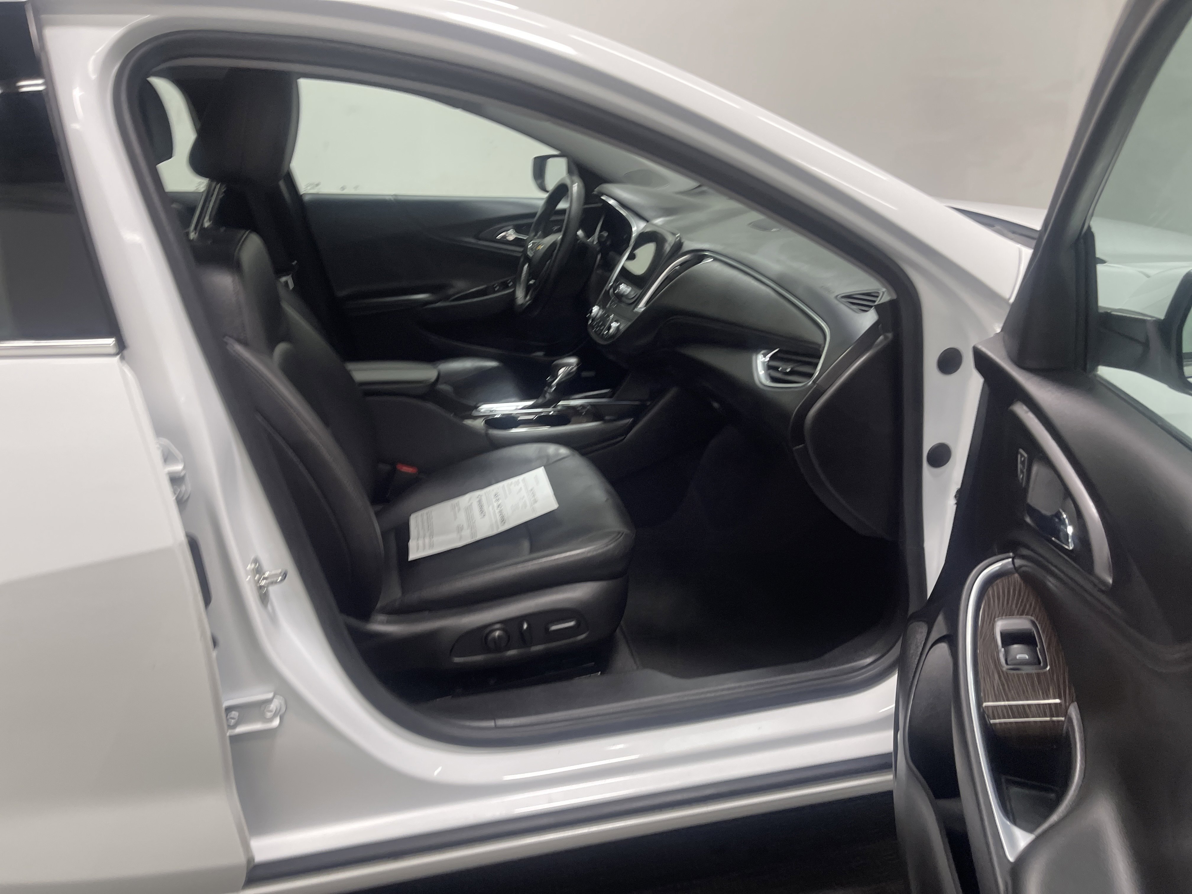 Used 2024 Chevrolet Malibu LT image 25