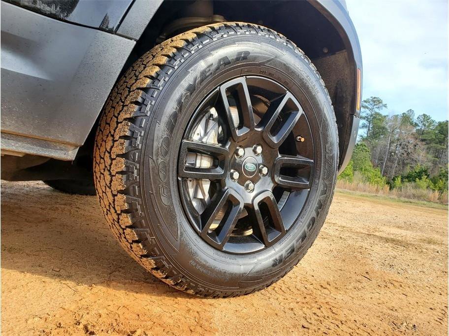 Used 2020 Land Rover Defender 110 SE AWD/4WD image 6