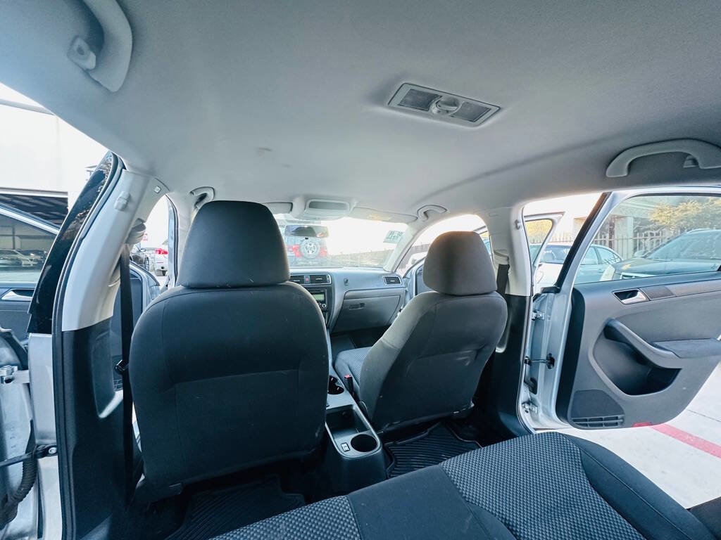 Used 2011 Volkswagen Jetta Base 4dr Sedan 6A image 20