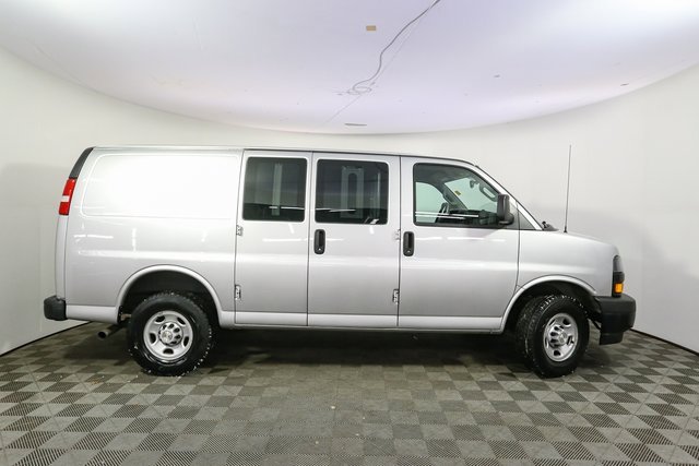Used 2022 Chevrolet Express 2500 image 12