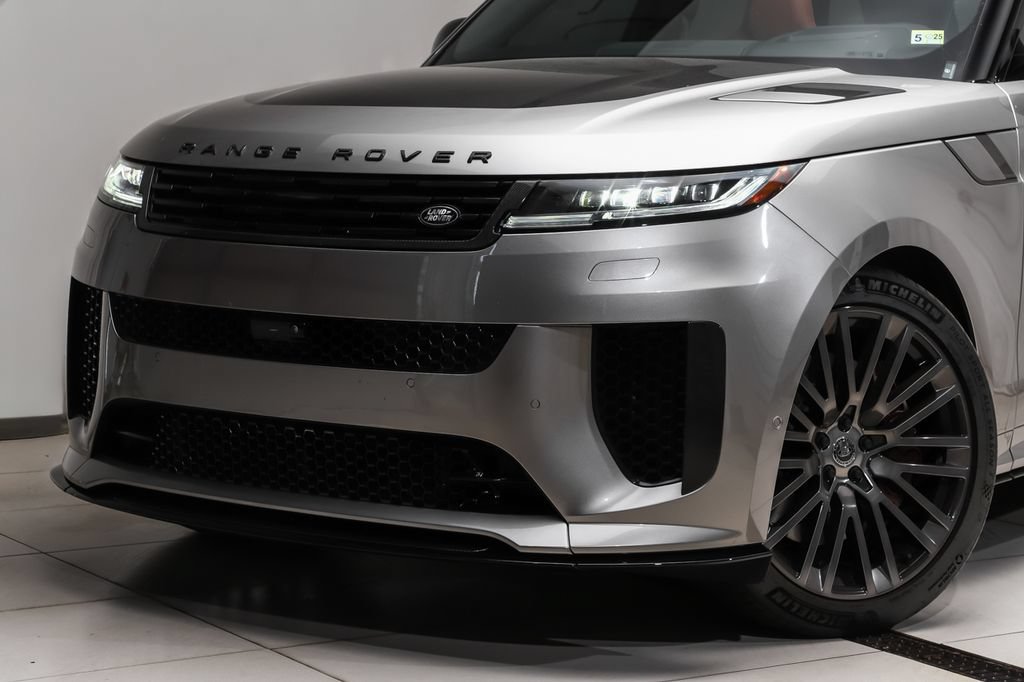 Used 2024 Land Rover Range Rover Sport AWD/4WD image 2