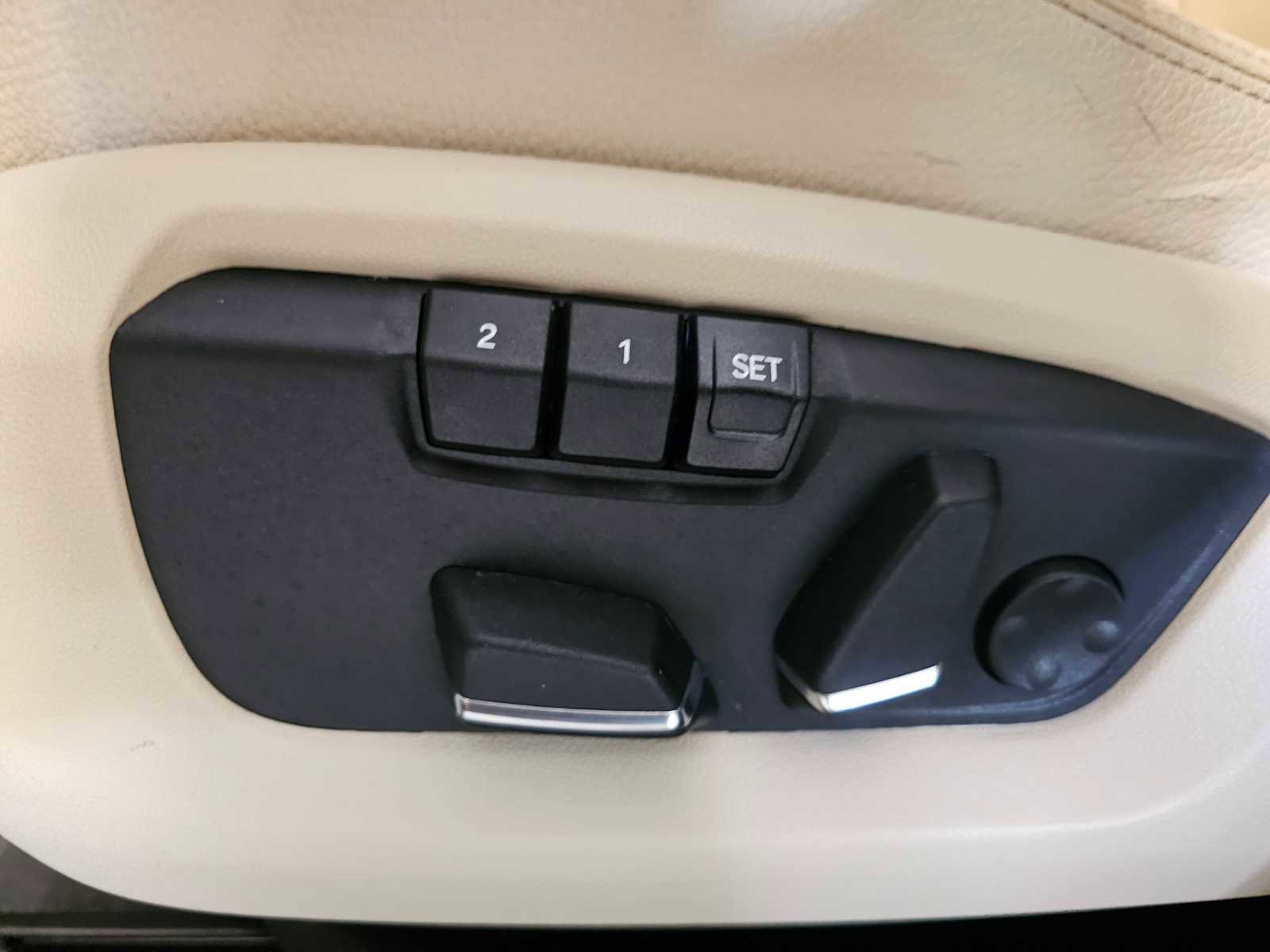 Used 2019 BMW X6 xDrive35i w/ M Sport Package image 29