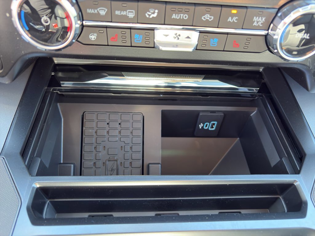 New 2026 Ford F350 Lariat w/ Black Appearance Package image 16