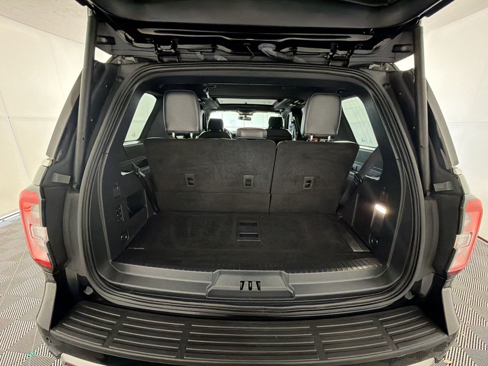 Used 2023 Ford Expedition Platinum AWD/4WD image 27