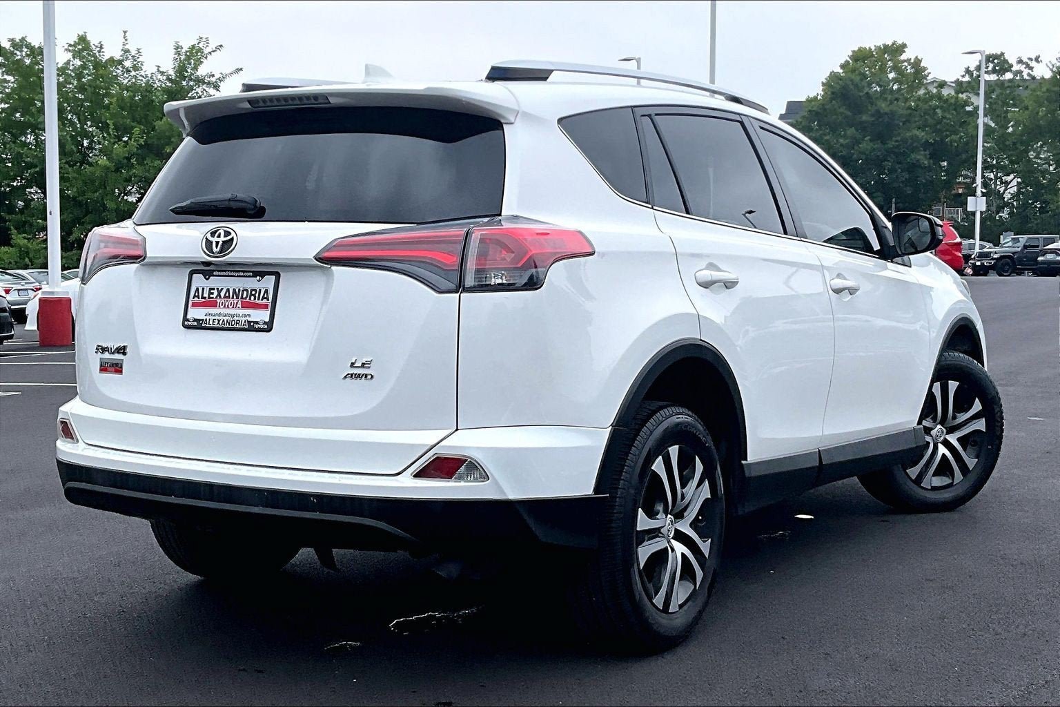 Used 2016 Toyota RAV4 LE AWD/4WD image 12