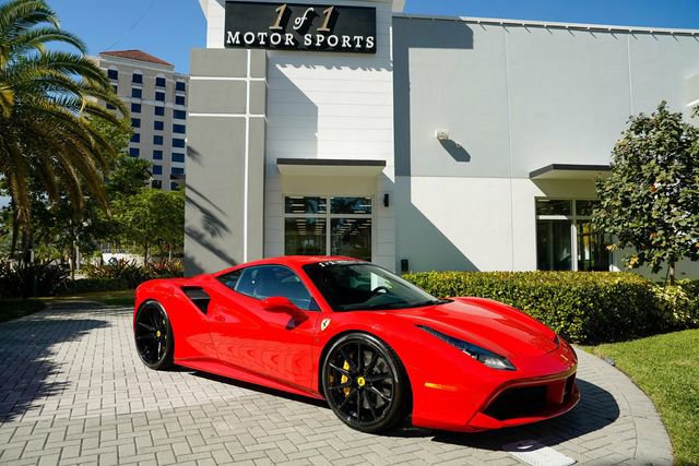 Used 2018 Ferrari 488 GTB image 1