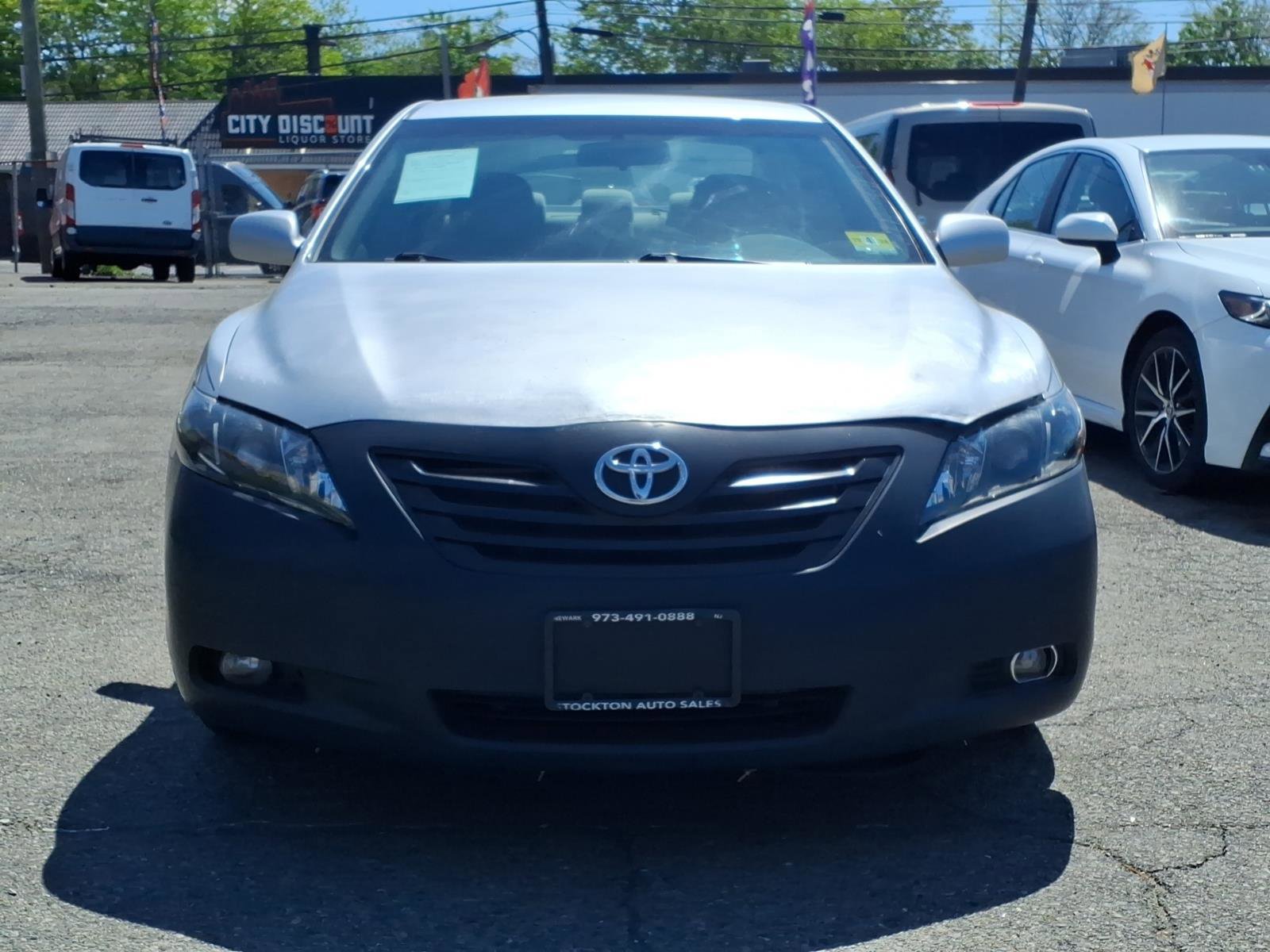 Used 2009 Toyota Camry LE FWD image 2