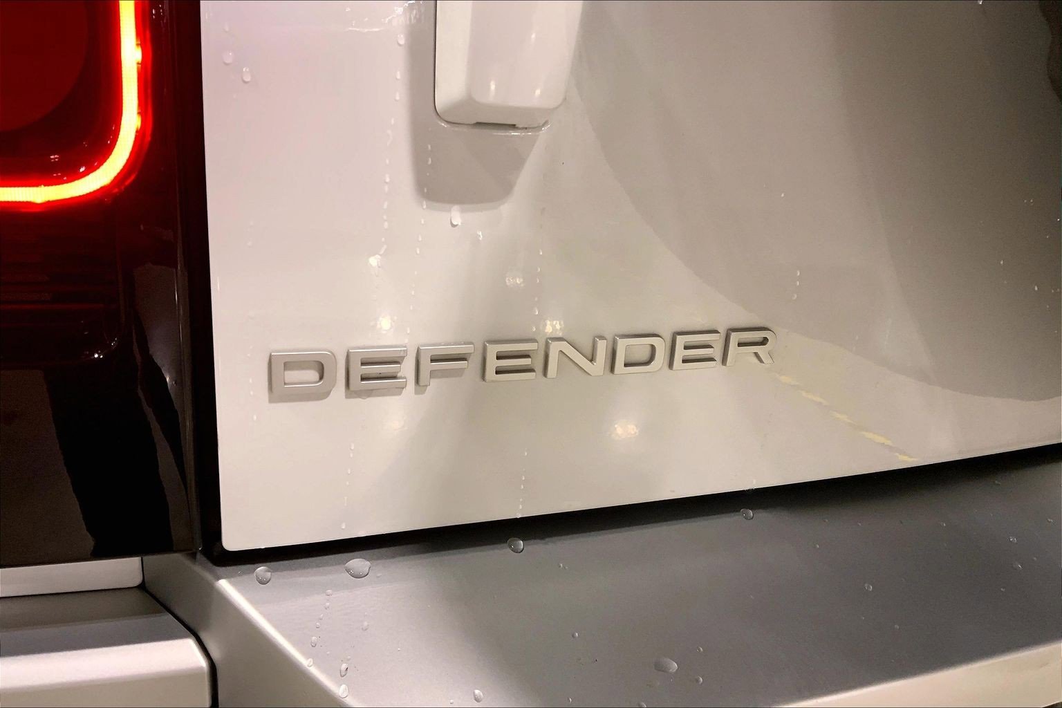 Used 2024 Land Rover Defender 110 S image 9