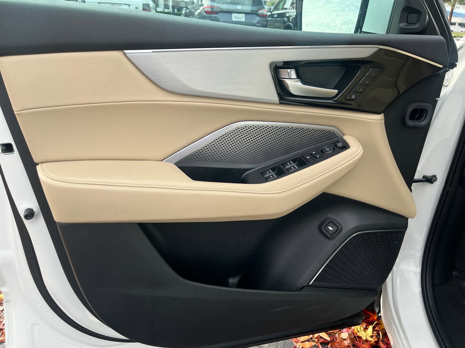 Used 2025 Acura MDX FWD image 25