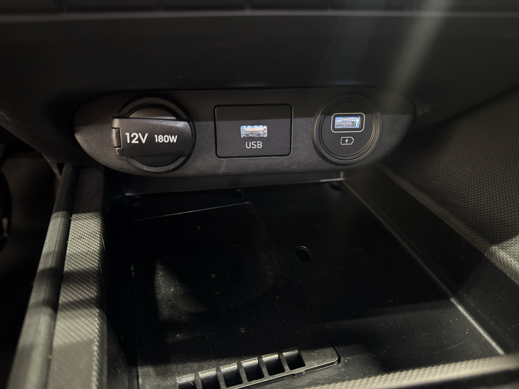 Used 2022 Hyundai Elantra Limited w/ Preferred Accessory Package FWD image 6