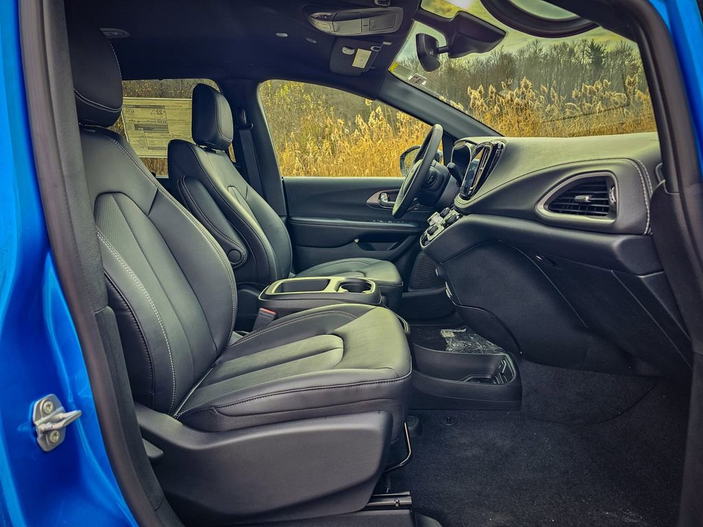 New 2026 Chrysler Pacifica Select image 43