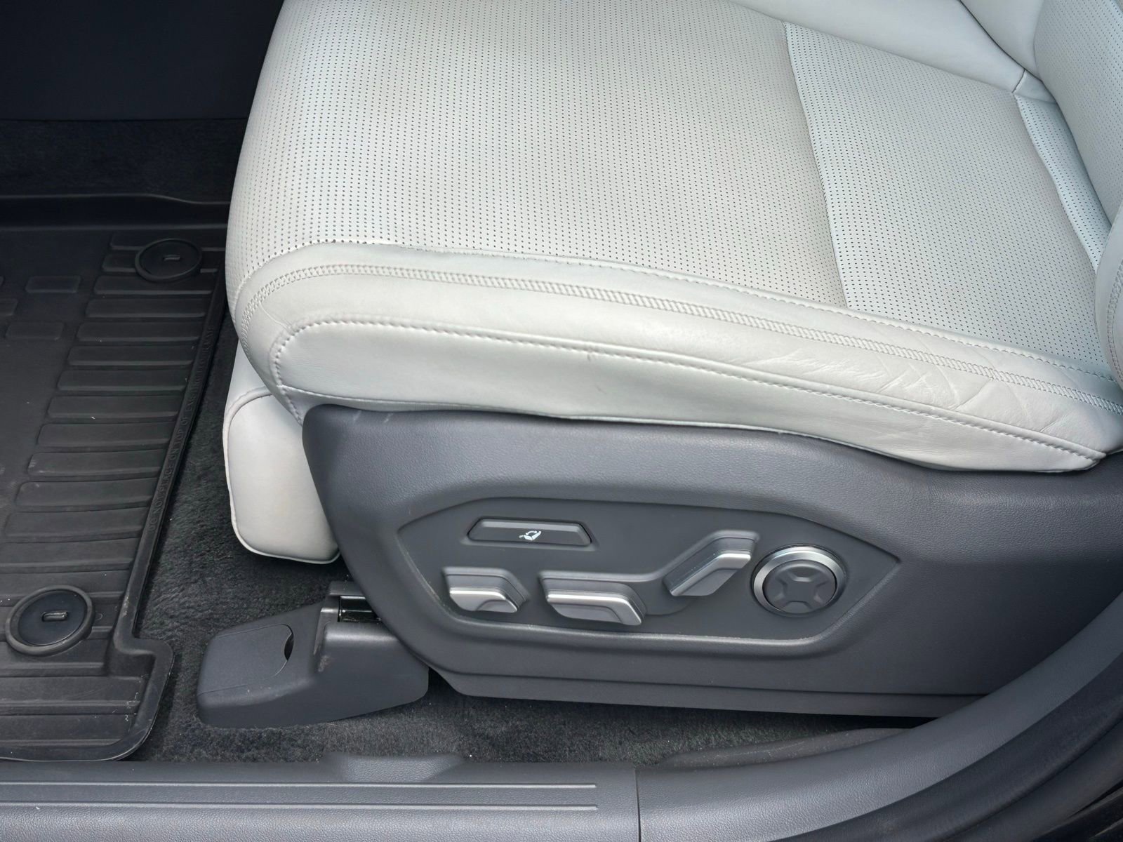 Used 2024 Hyundai Santa Fe Calligraphy AWD/4WD image 14