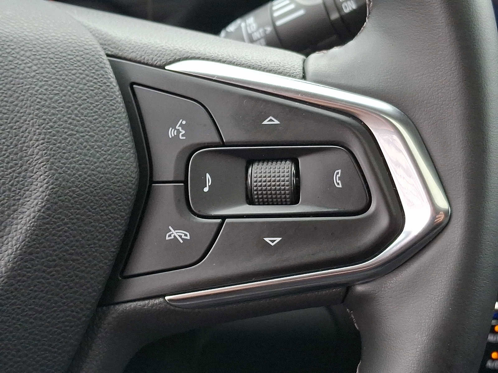 Used 2025 Chevrolet Trax ACTIV w/ Sunroof Package image 19