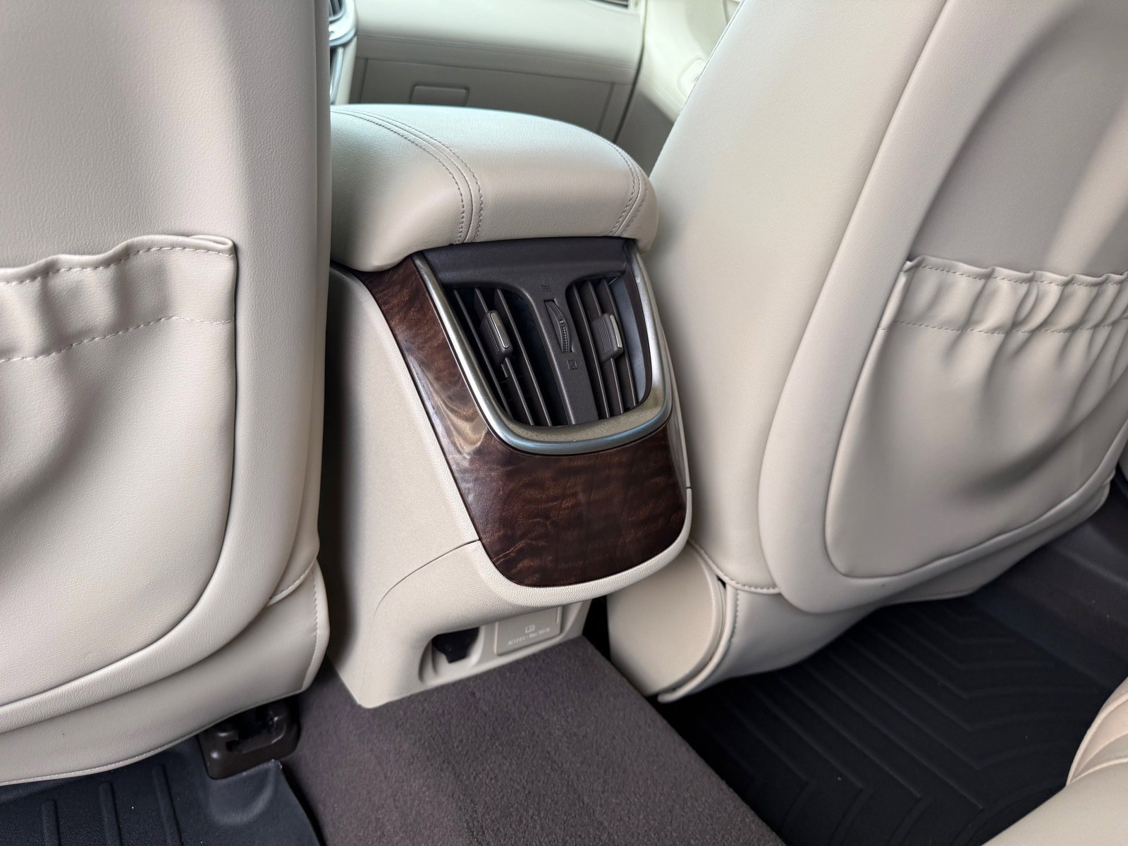 Used 2014 Buick LaCrosse Premium w/ Driver Confidence Package FWD image 27