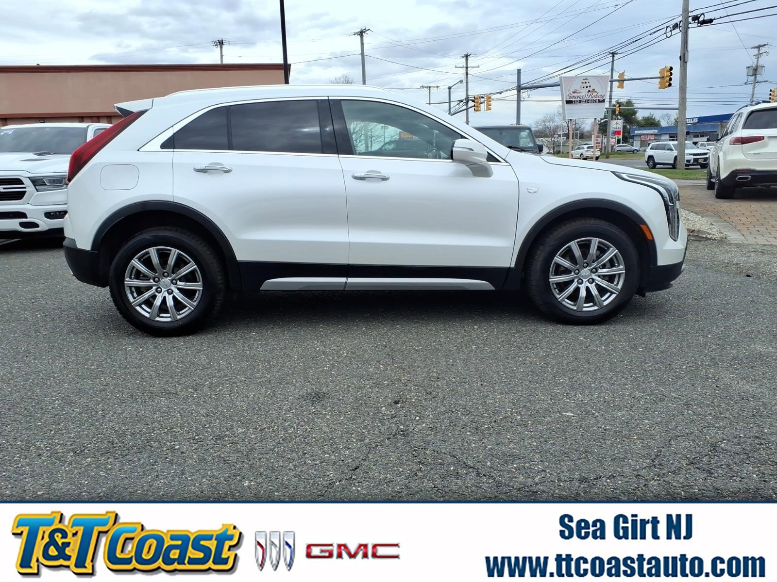 Certified 2022 Cadillac XT4 Premium Luxury w/ Cold Weather Package image 1