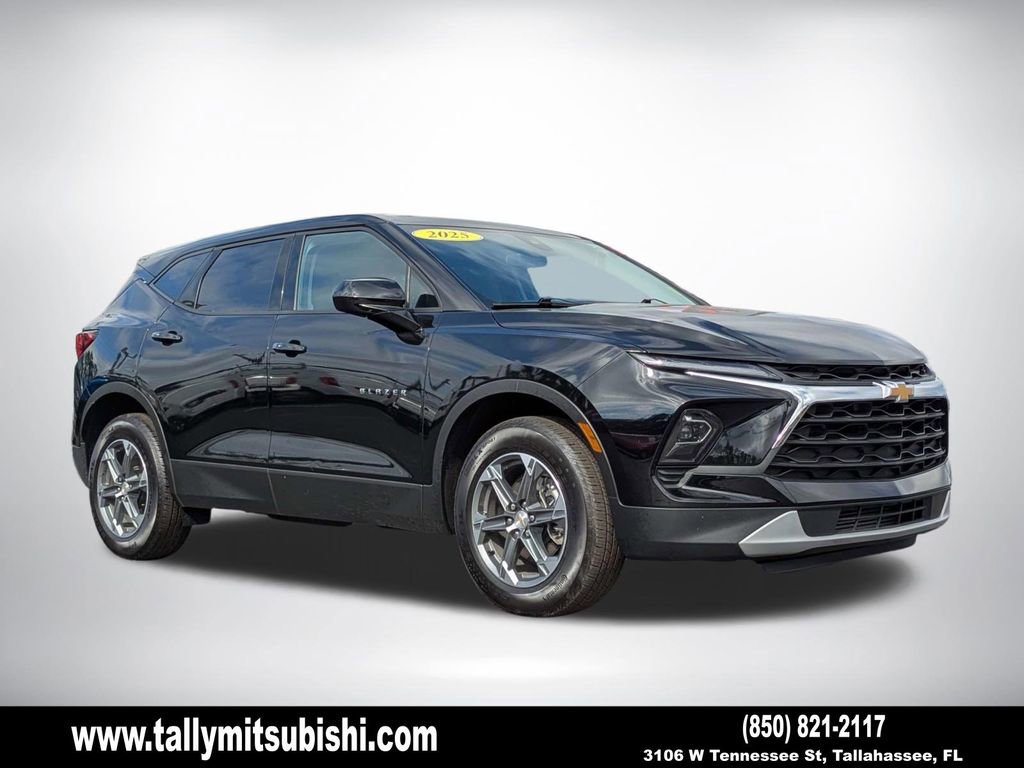 Used 2025 Chevrolet Blazer LT FWD image 1