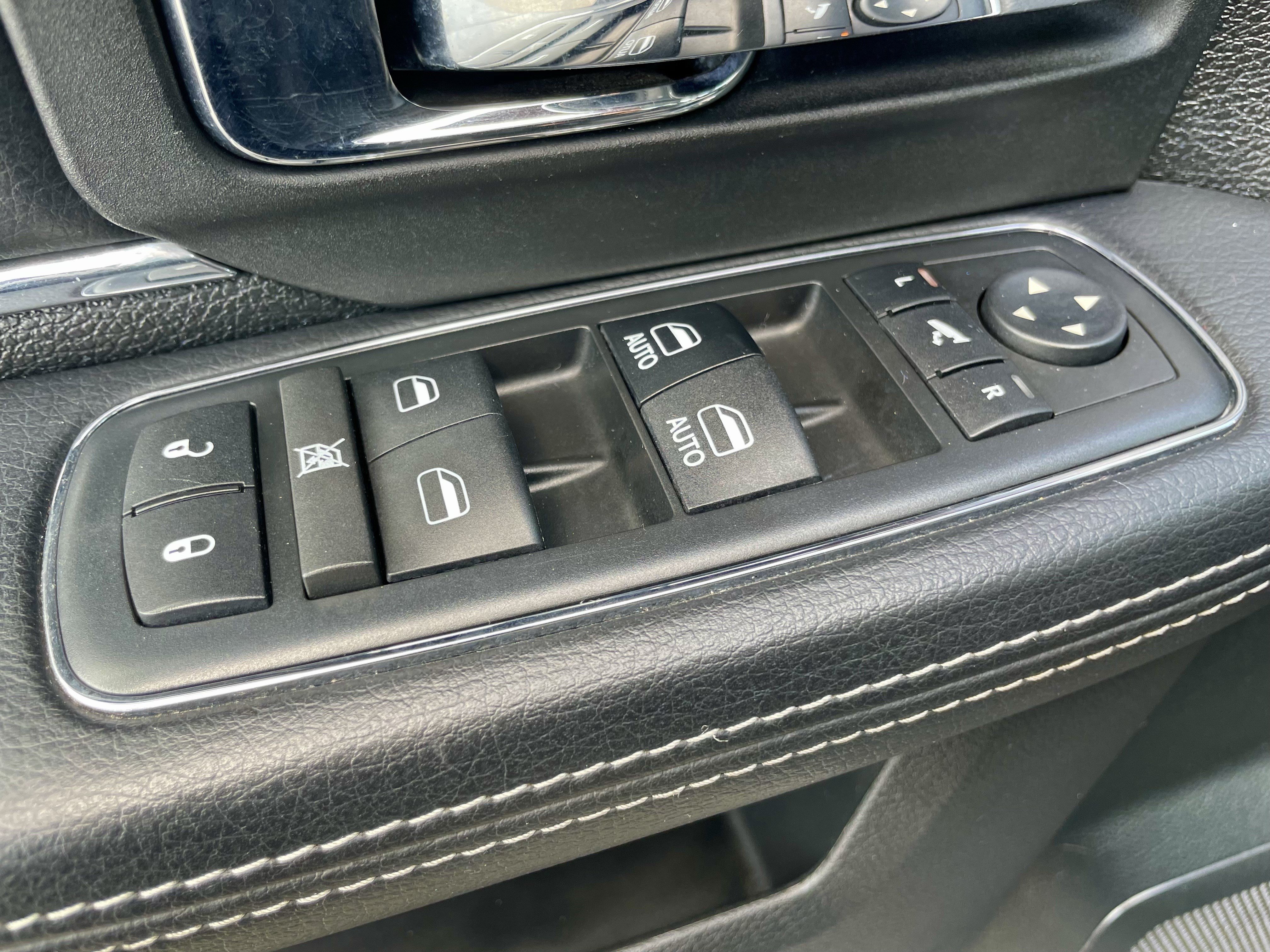 Used 2017 RAM 1500 Laramie w/ Convenience Group AWD/4WD image 11