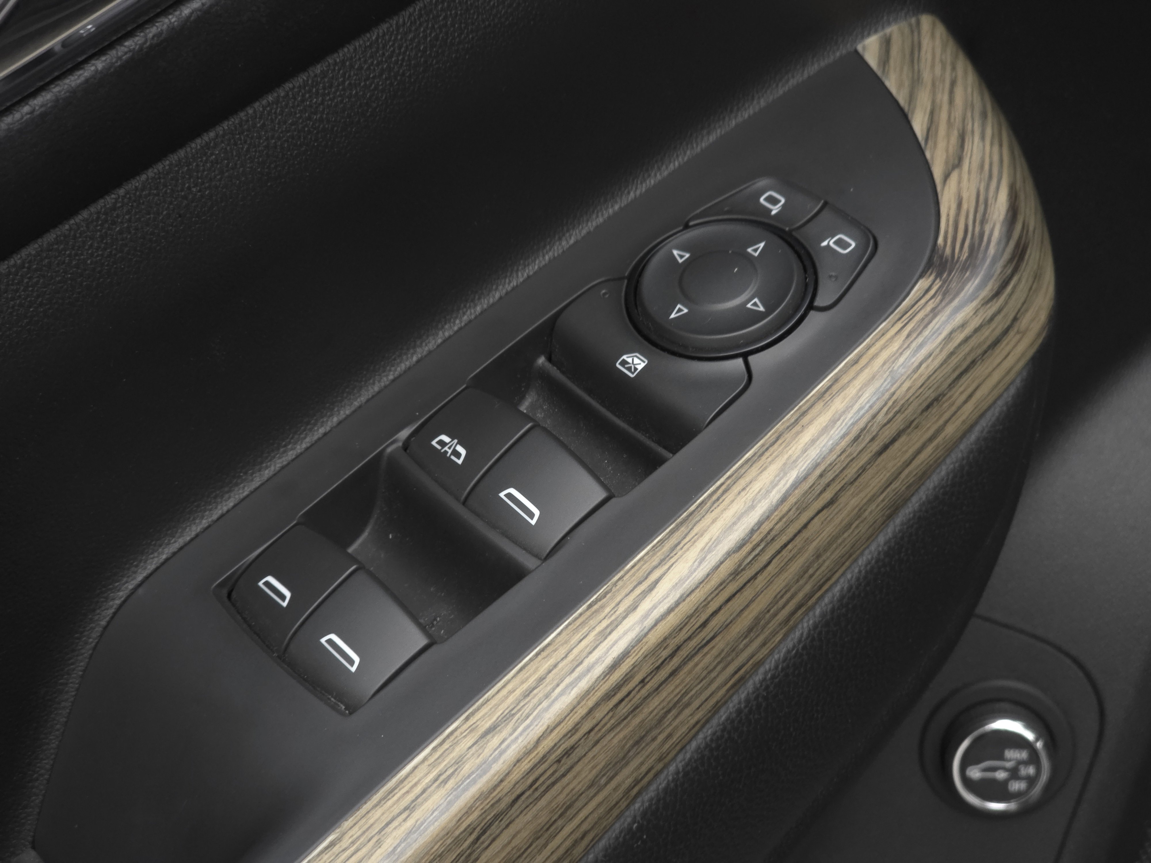 Used 2017 GMC Acadia Denali w/ Technology Package image 25