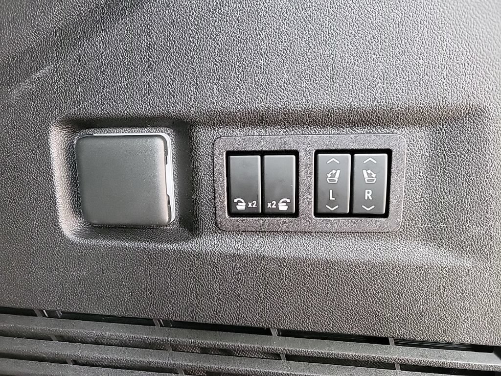 Used 2023 Chevrolet Tahoe High Country AWD/4WD image 27