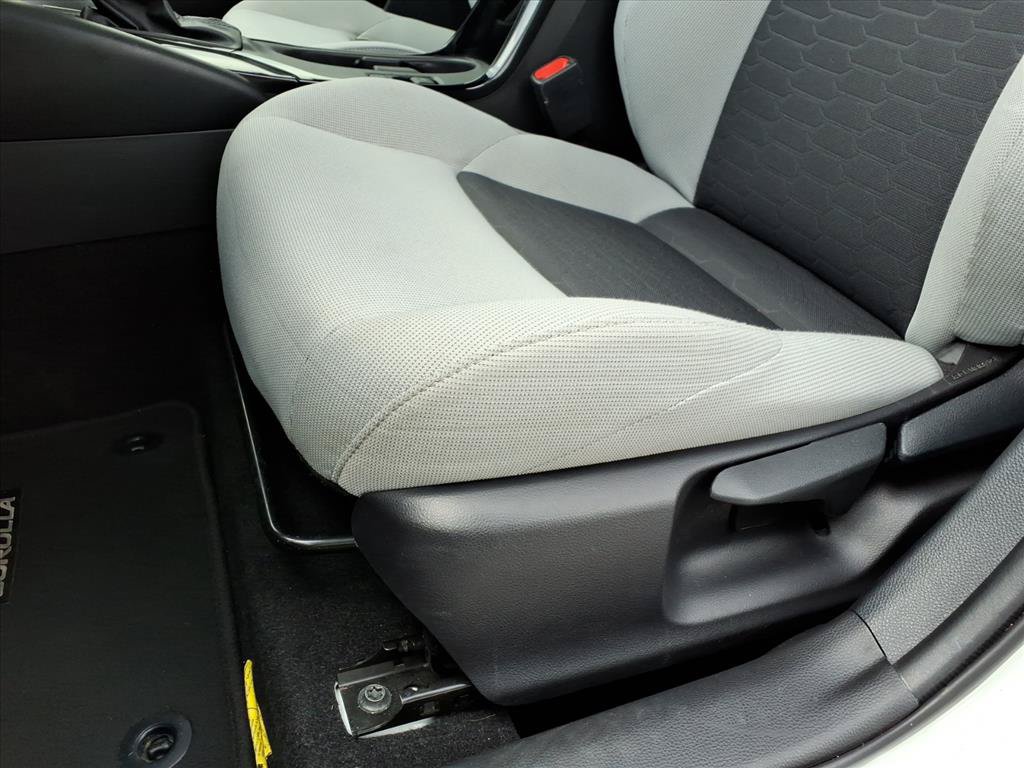 Certified 2025 Toyota Corolla SE FWD image 18