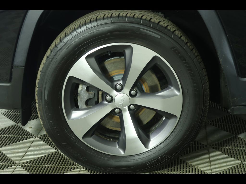 Used 2021 Jeep Cherokee Limited image 9