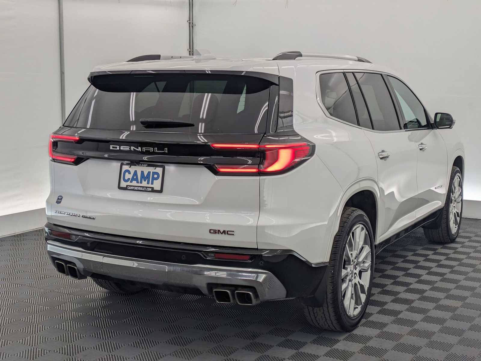 Used 2024 GMC Acadia Denali AWD/4WD image 6