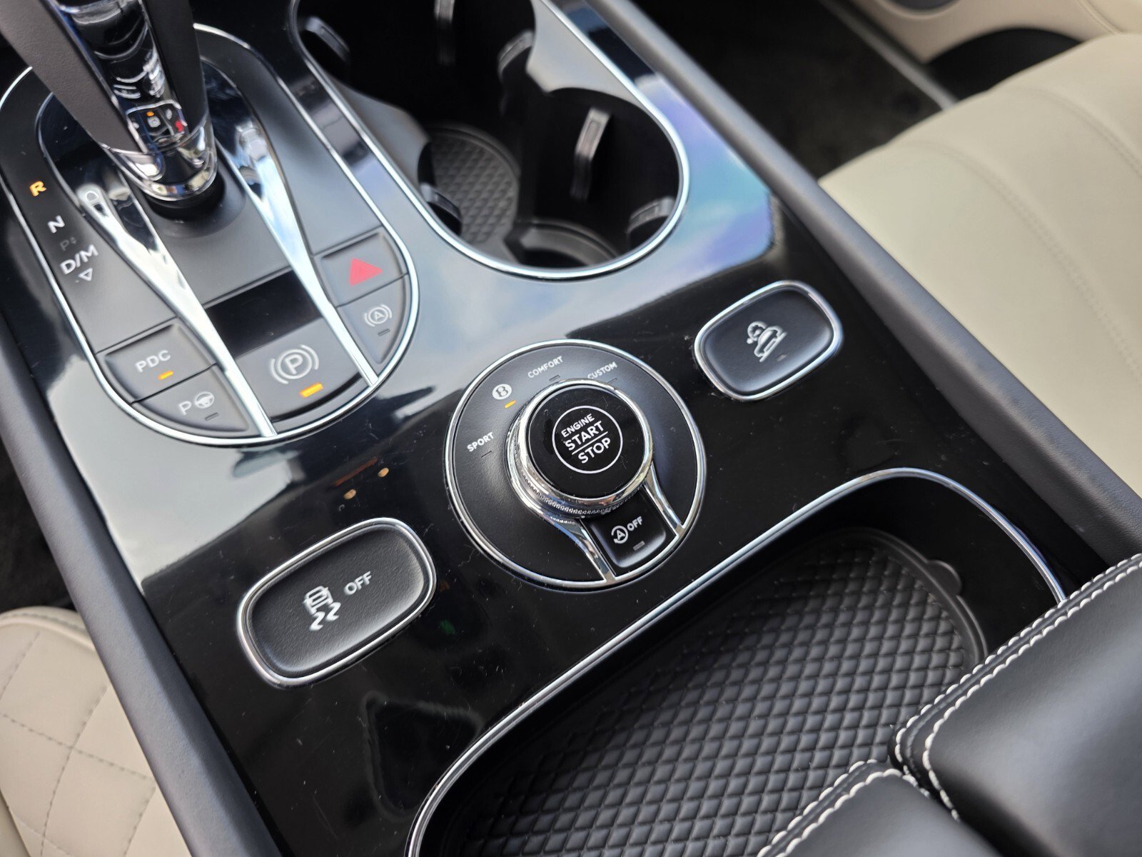 Used 2019 Bentley Bentayga image 25