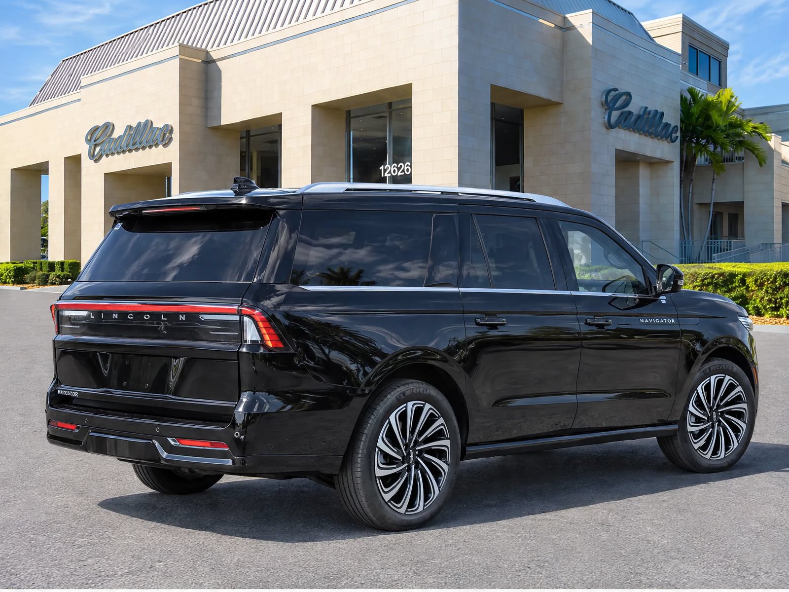 Used 2025 Lincoln Navigator L Black Label AWD/4WD image 3
