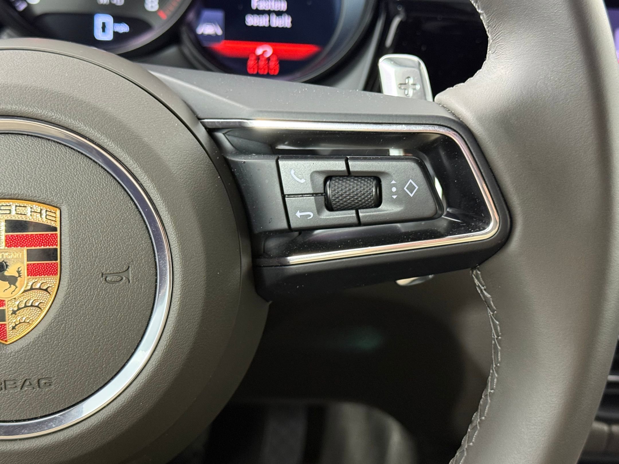 Used 2025 Porsche Macan image 19