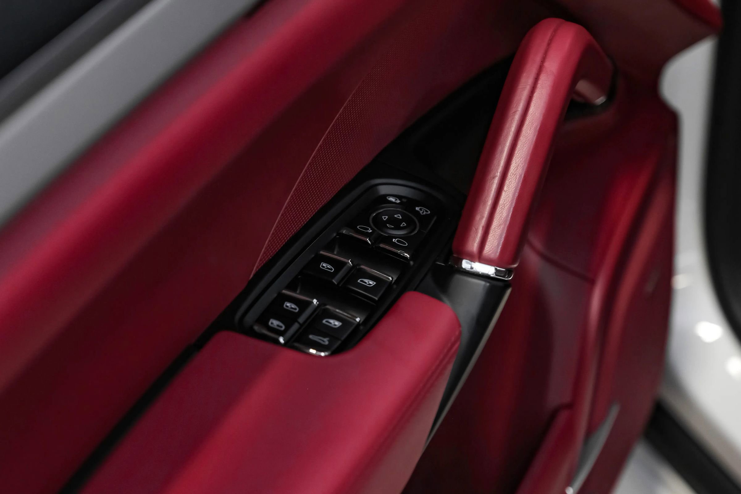 Used 2017 Porsche Cayenne GTS image 37