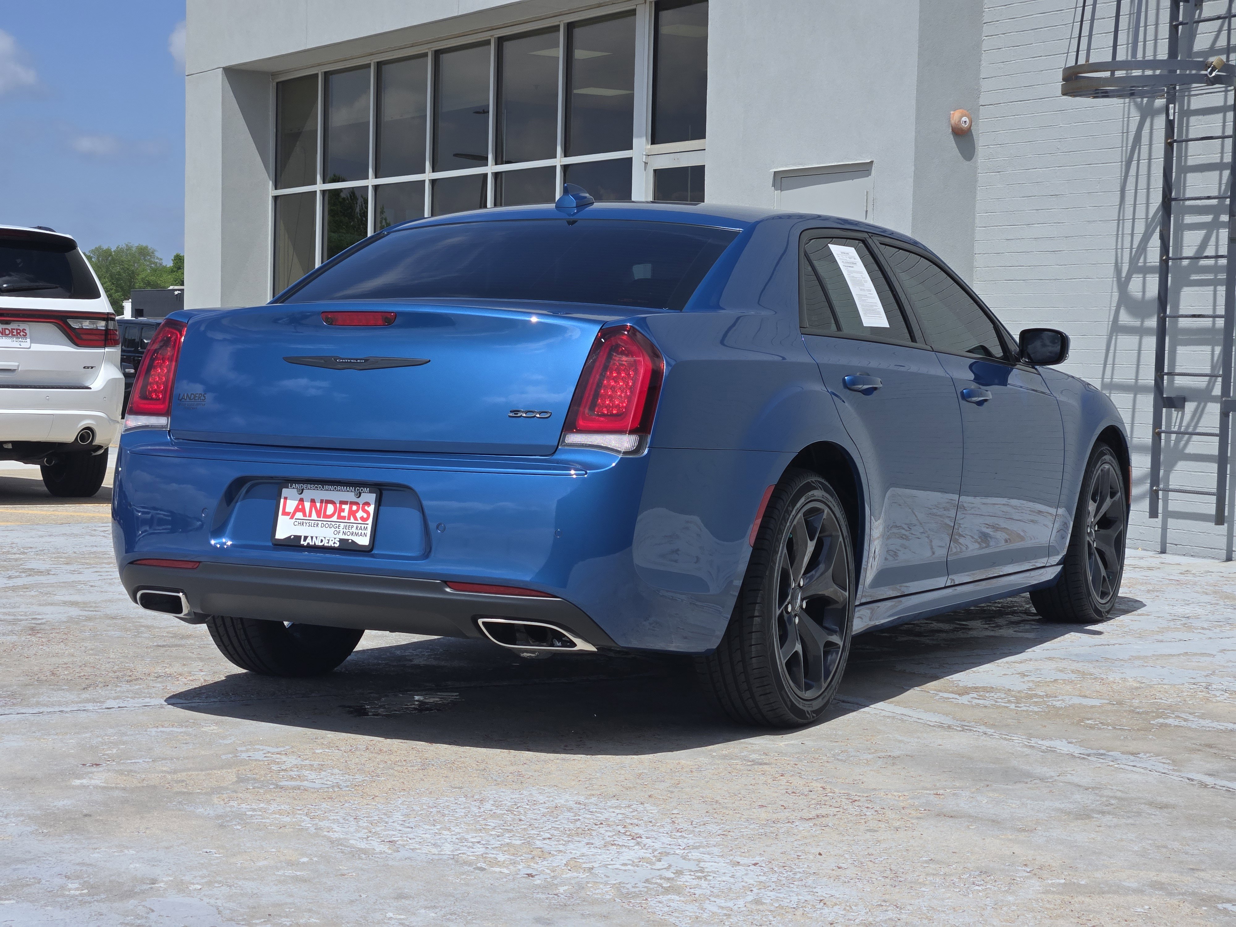 Used 2023 Chrysler 300 Touring L w/ Comfort Group RWD image 8