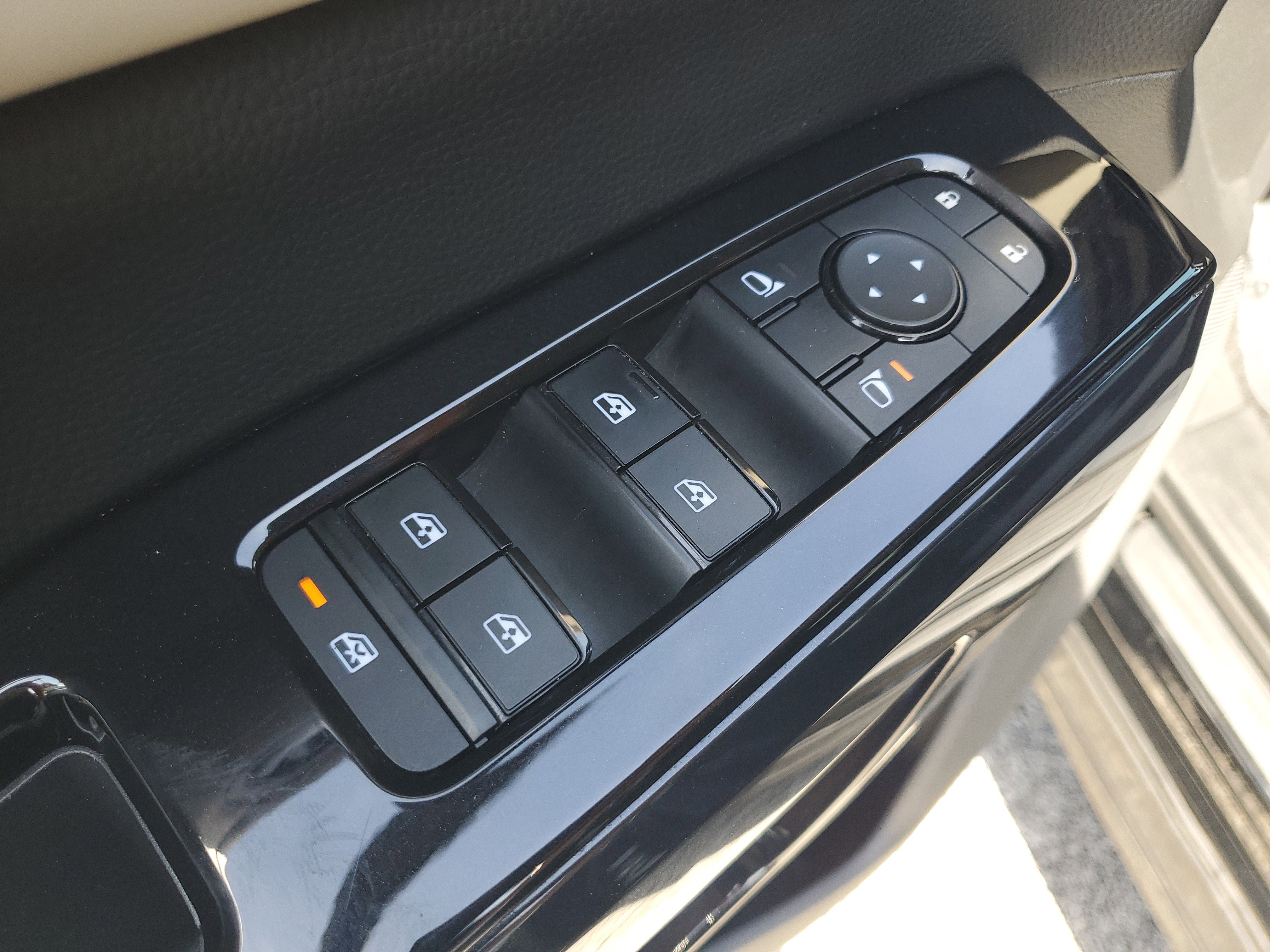 Certified 2022 Nissan Pathfinder SV FWD image 11