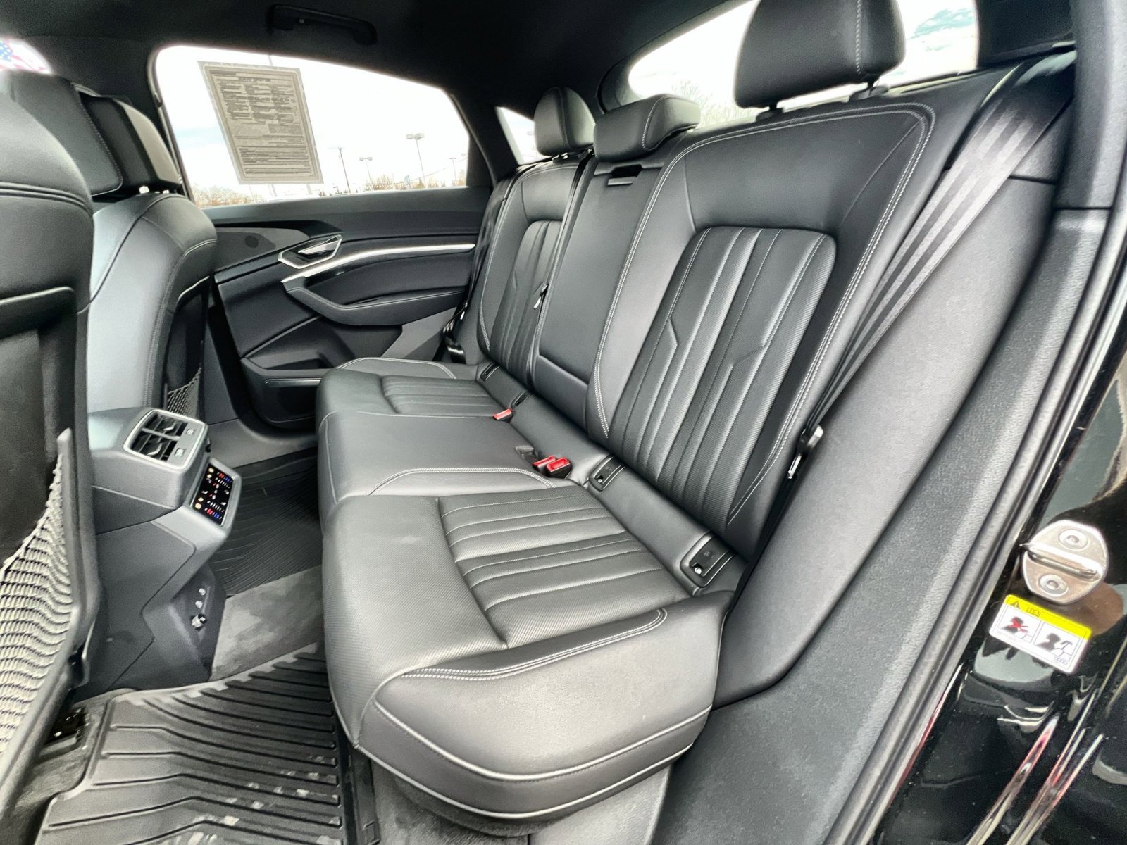 Used 2024 Audi Q8 e-tron Premium Plus image 24