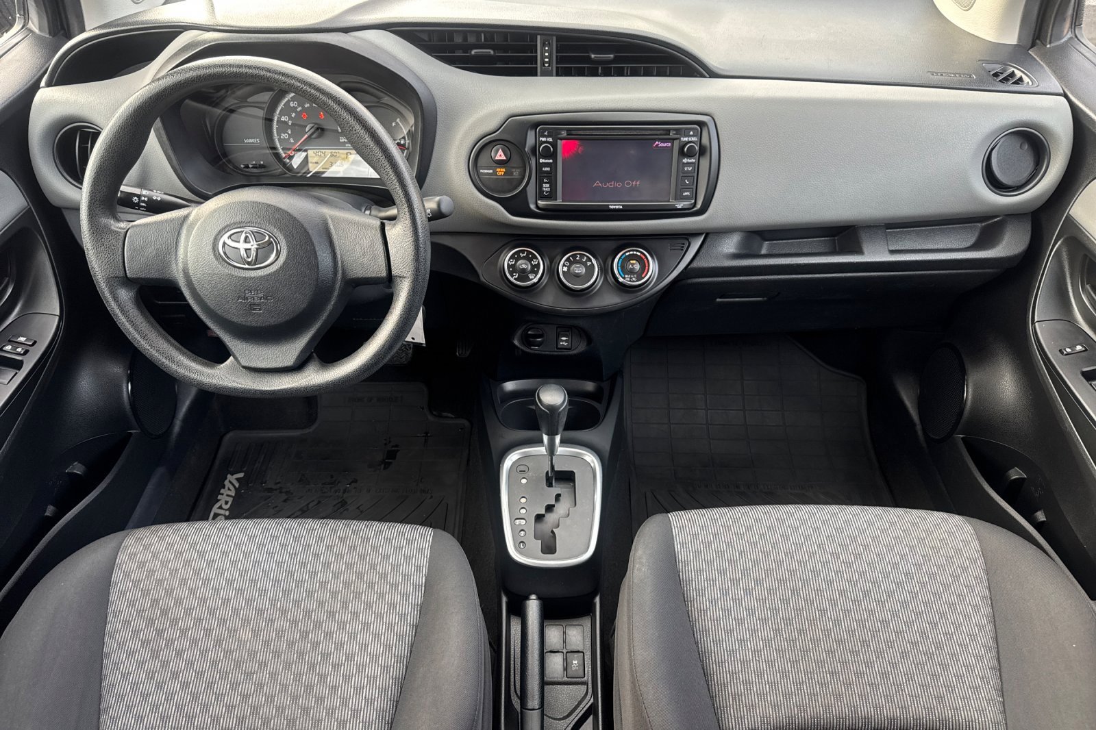Used 2016 Toyota Yaris L image 4