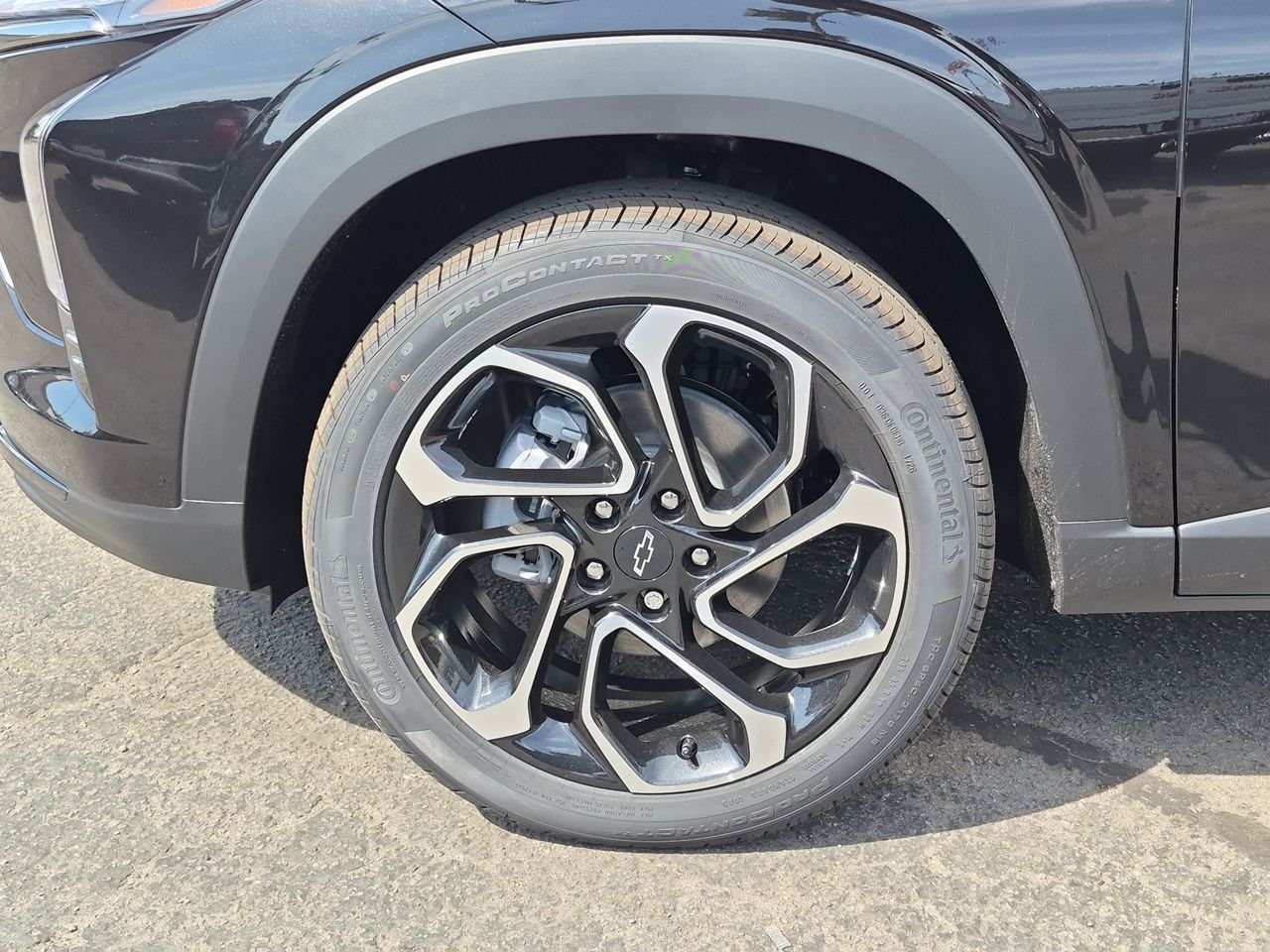 New 2026 Chevrolet Trax RS w/ Sunroof Package FWD image 34